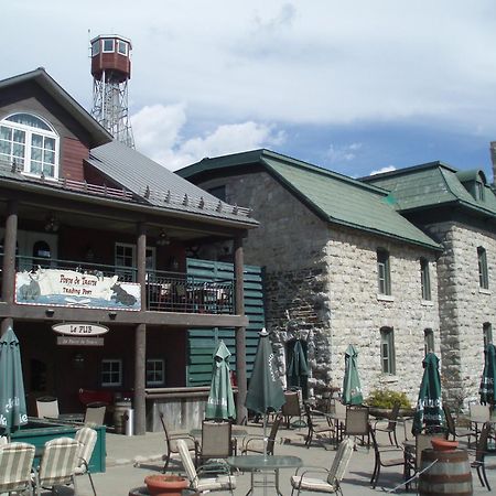 Chateau Logue Hotel Maniwaki Εξωτερικό φωτογραφία