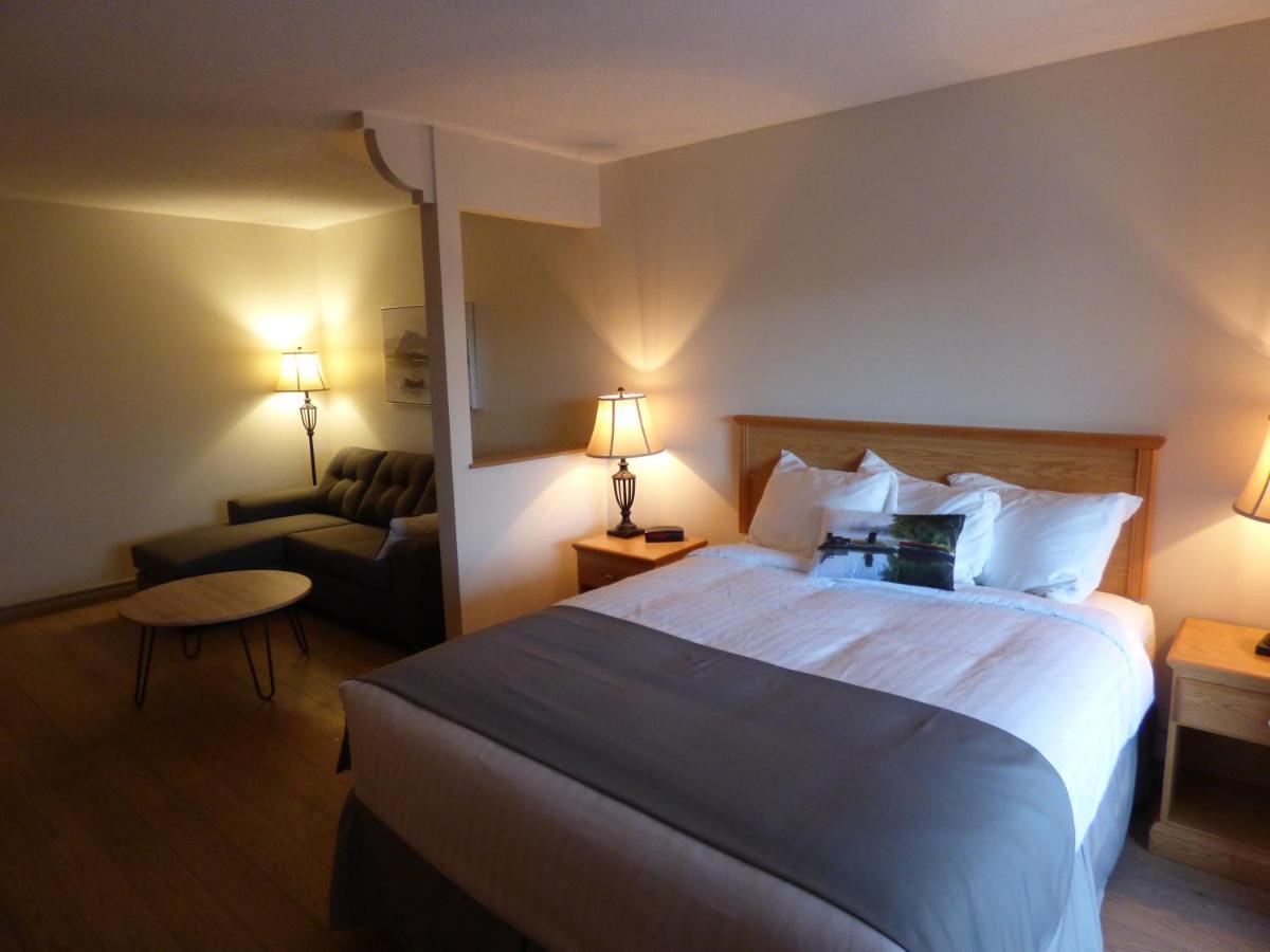 Chateau Logue Hotel Maniwaki Εξωτερικό φωτογραφία