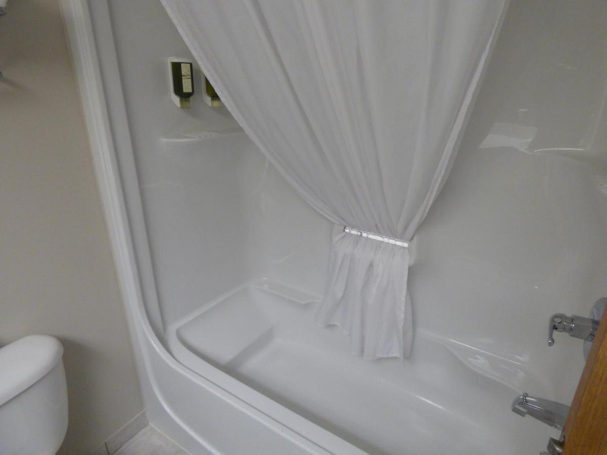 Chateau Logue Hotel Maniwaki Εξωτερικό φωτογραφία