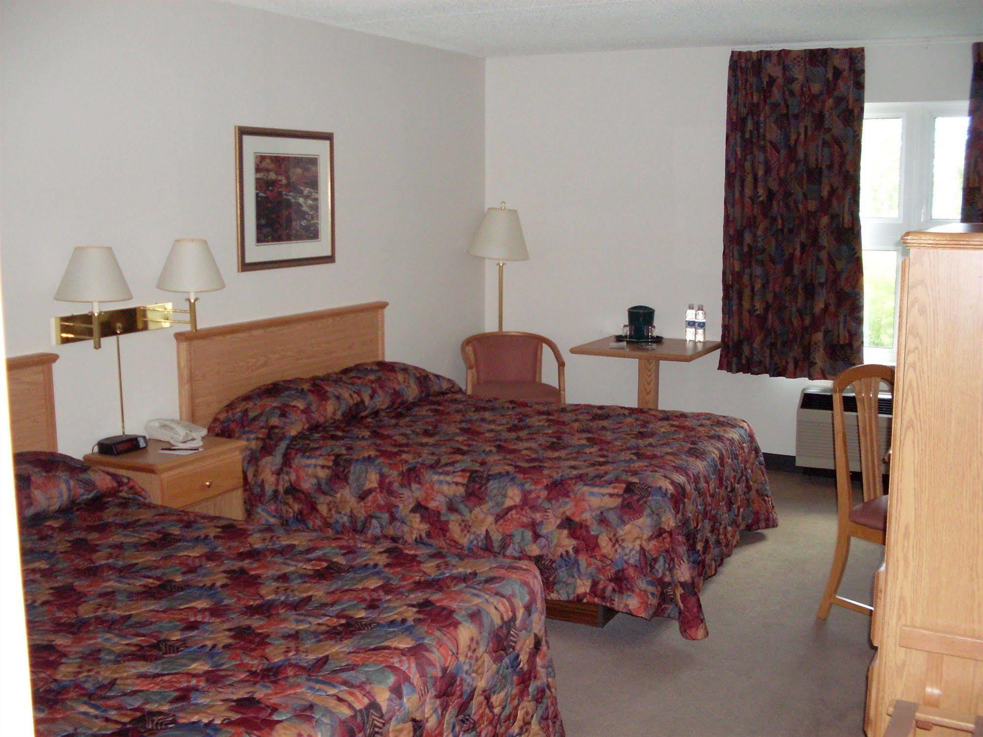 Chateau Logue Hotel Maniwaki Εξωτερικό φωτογραφία