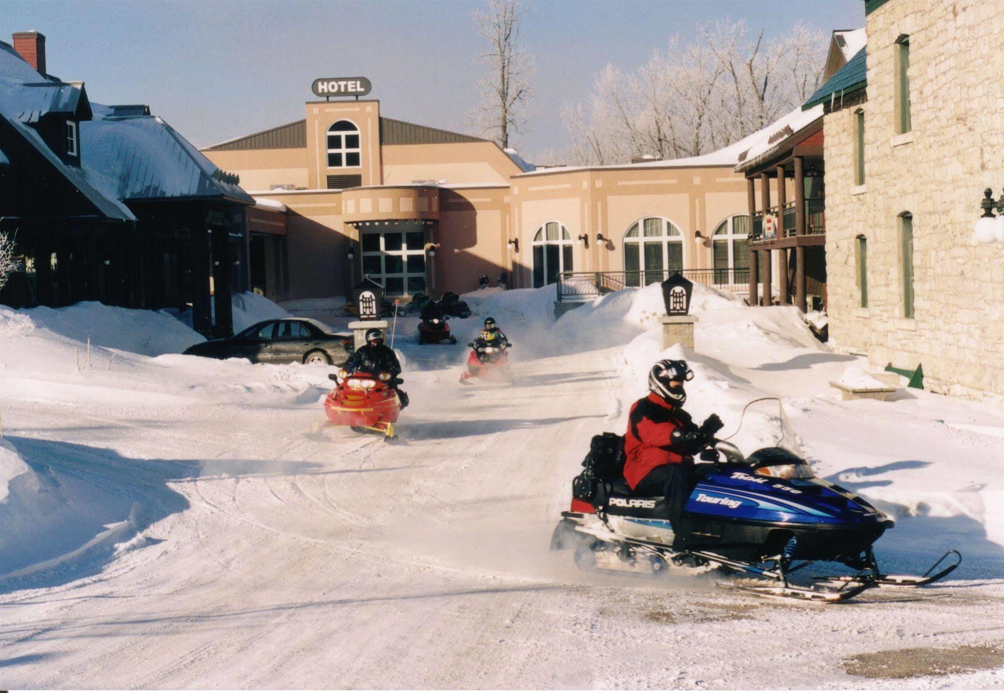 Chateau Logue Hotel Maniwaki Εξωτερικό φωτογραφία